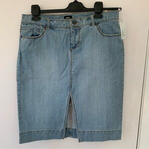 NWT Mossimo denim low rise women’s skirt size 4